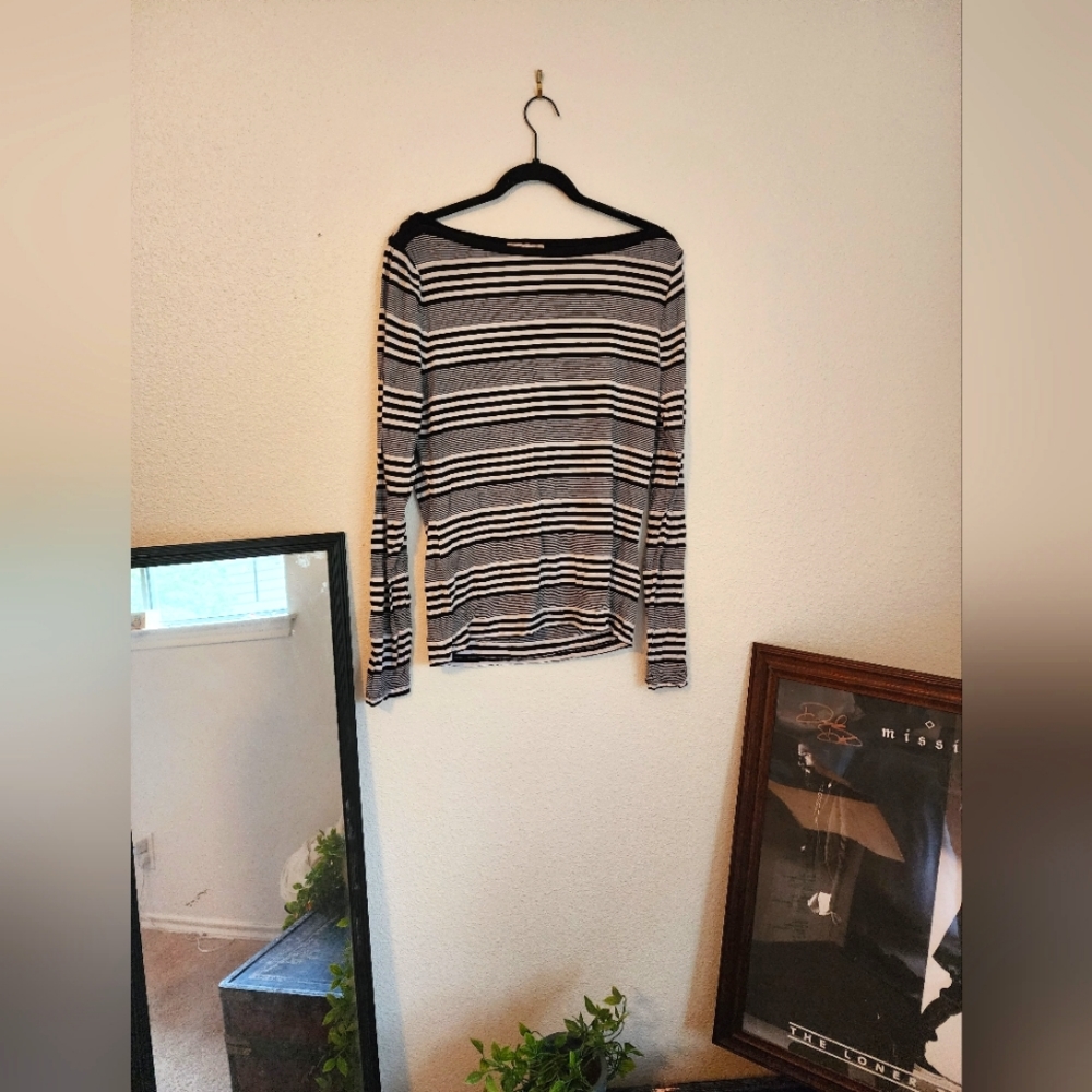 Wide Neck Long Sleeve Shirt | Size: L